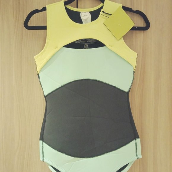 ROXY Optic Nature Swim Surf Cut Out Onepiece Wetsuit NWT RRP$199 - Picture 6 of 6